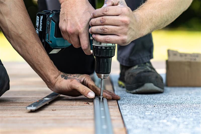 Fixer les rails